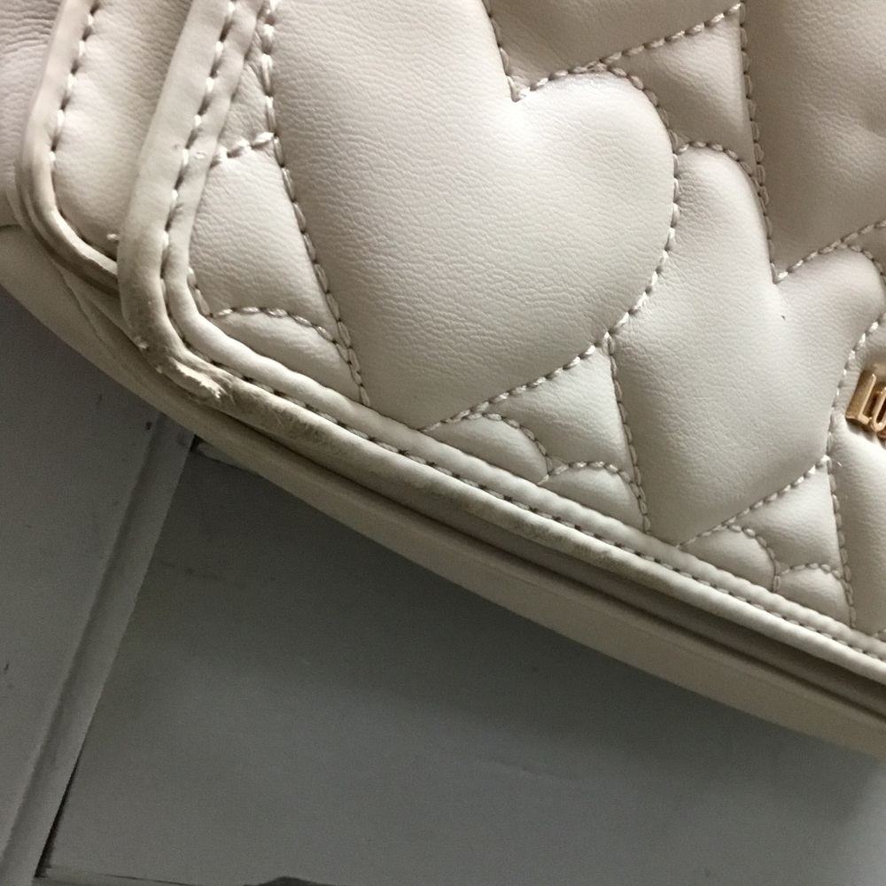 Love Moschino handbag with chain straps and hearts like new - Picture 3 of 4